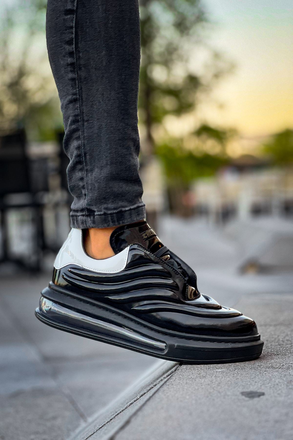 Sollıevo RX Şeffaf Taban Bağcıklı Erkek Sneaker Siyah Beyaz