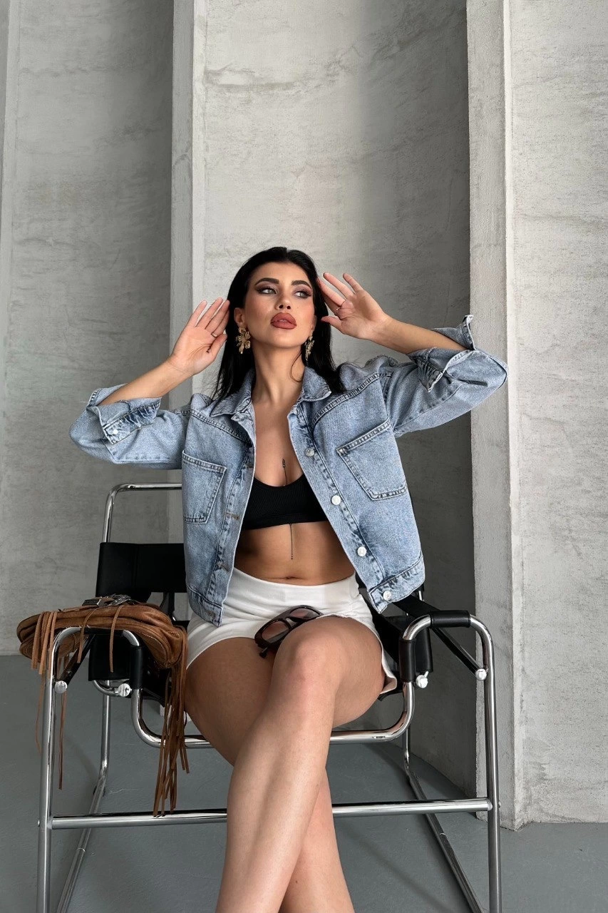 Çift Cepli Kol Katlamalı Süper Taş Enzim Yıkamalı Crop Kot Ceket Buz Mavi