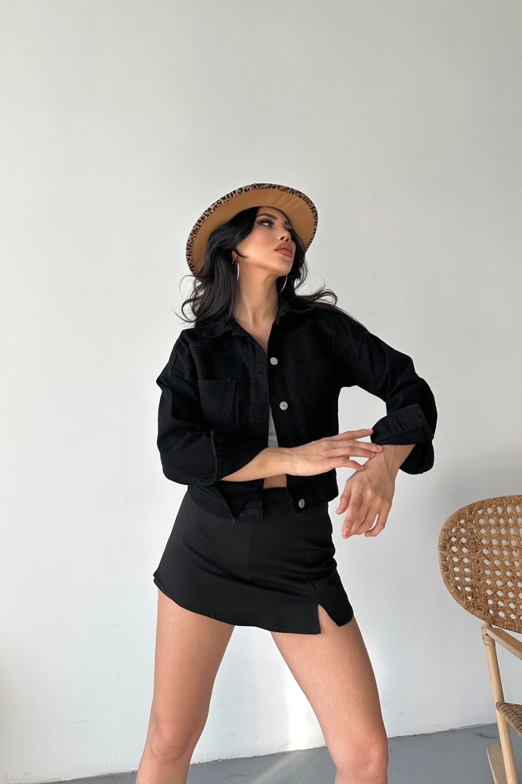 Çift Cepli Kol Katlamalı Süper Taş Enzim Yıkamalı Crop Kot Ceket Siyah