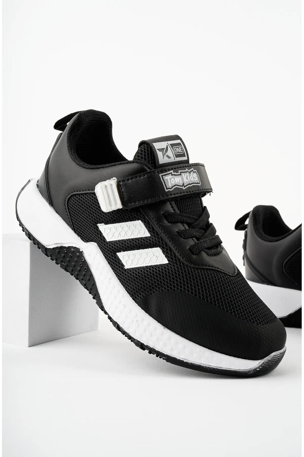 Tomkids Velcro Black Black White Boys Sports Shoes 