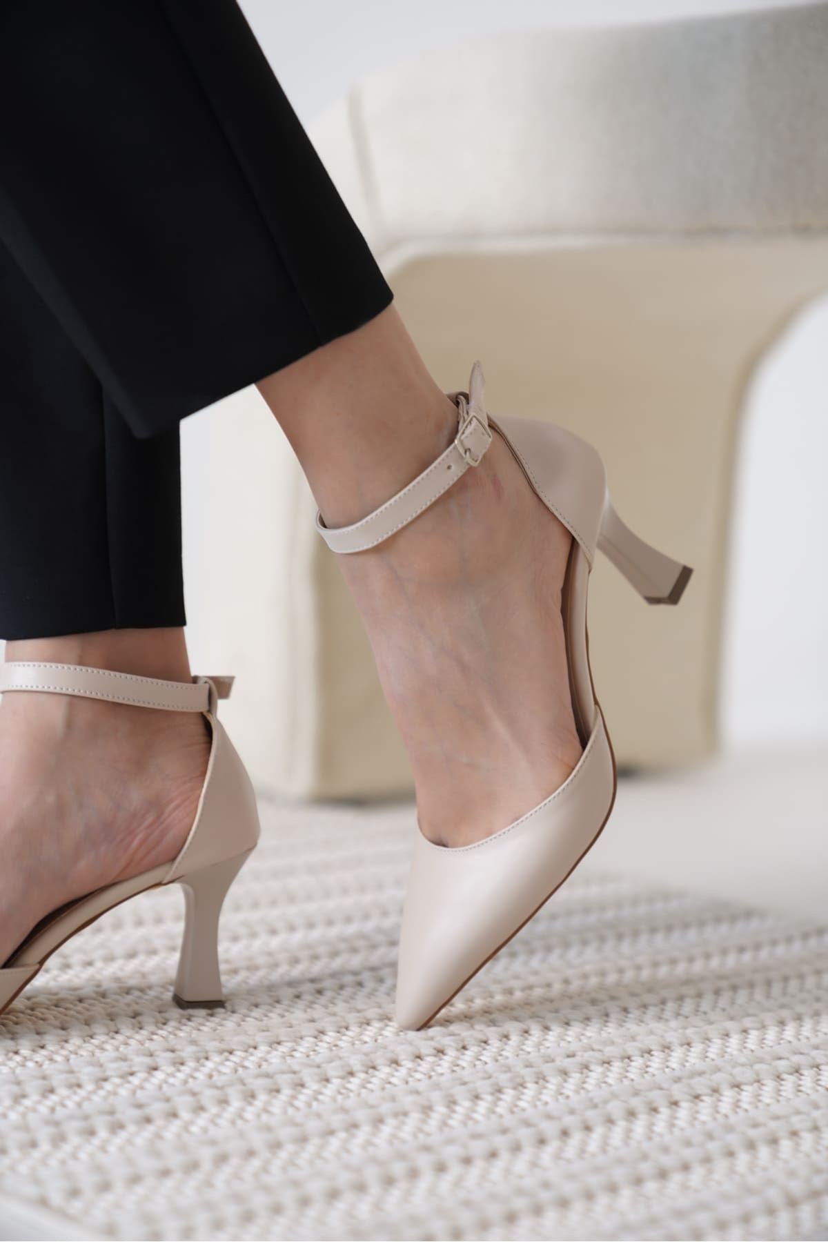 Clara Premium Women's Beige Heeled Shoes 