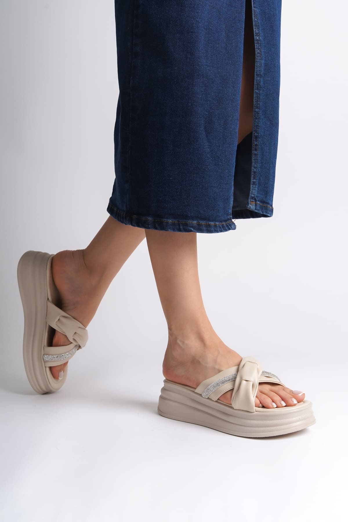 CLARA Thick Heeled Ribbon Patterned Stoned Women's Slippers - Cream