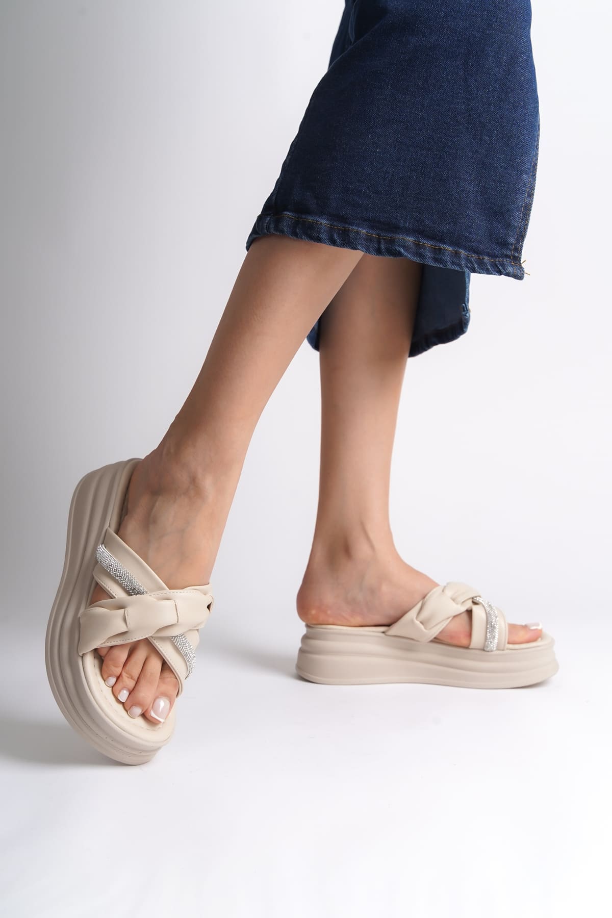 CLARA Thick Heeled Ribbon Patterned Stoned Women's Slippers - Cream