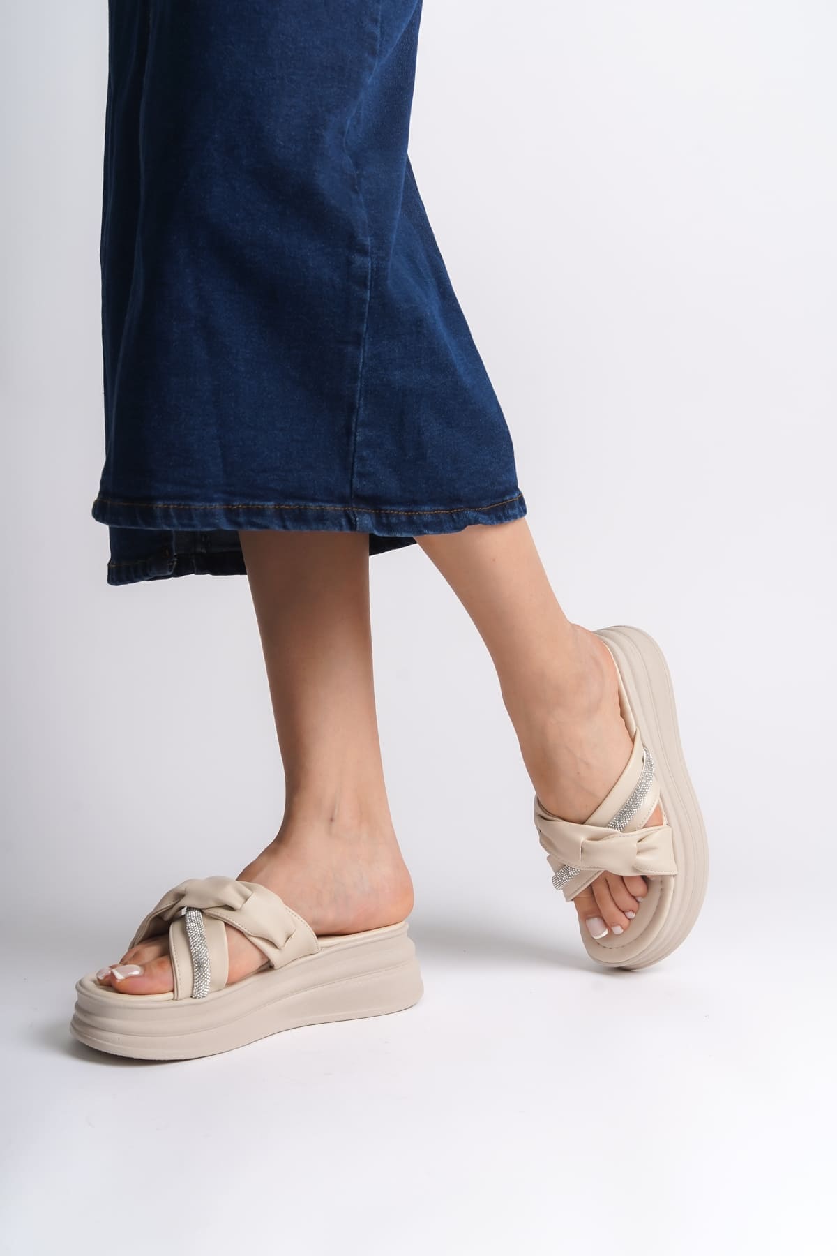 CLARA Thick Heeled Ribbon Patterned Stoned Women's Slippers - Cream