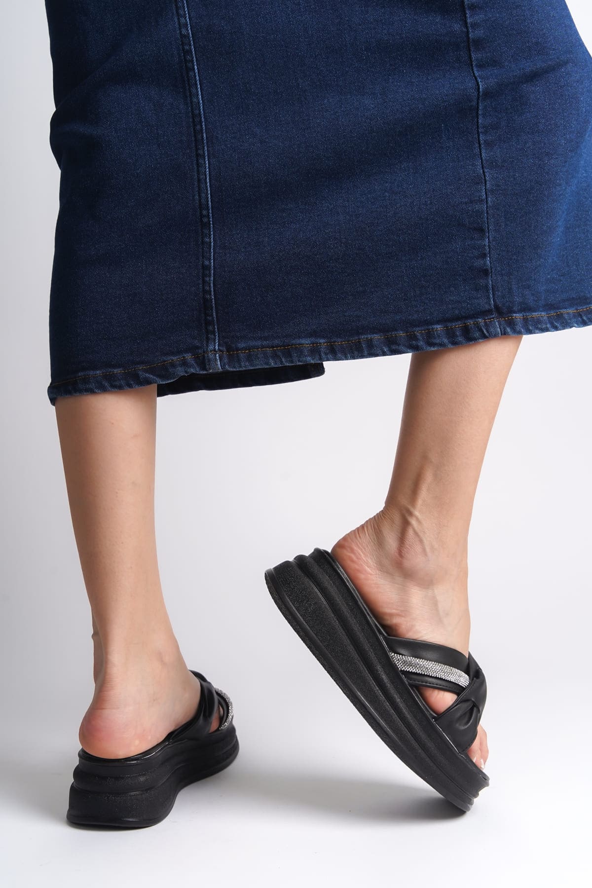 CLARA Thick Heeled Ribbon Patterned Stoned Women's Slippers - Black