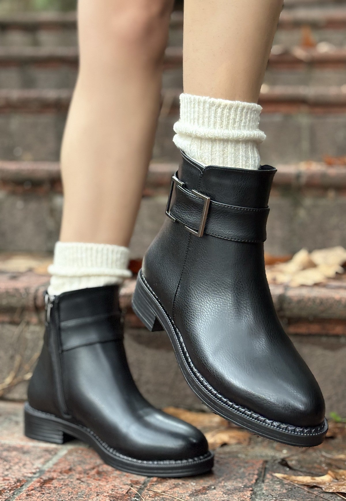 Dawin Black Flat Heel Zippered Boots