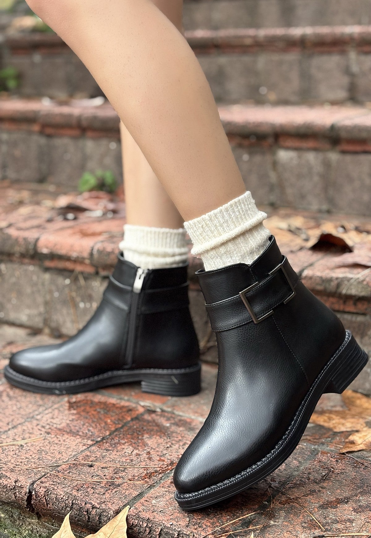 Dawin Black Flat Heel Zippered Boots
