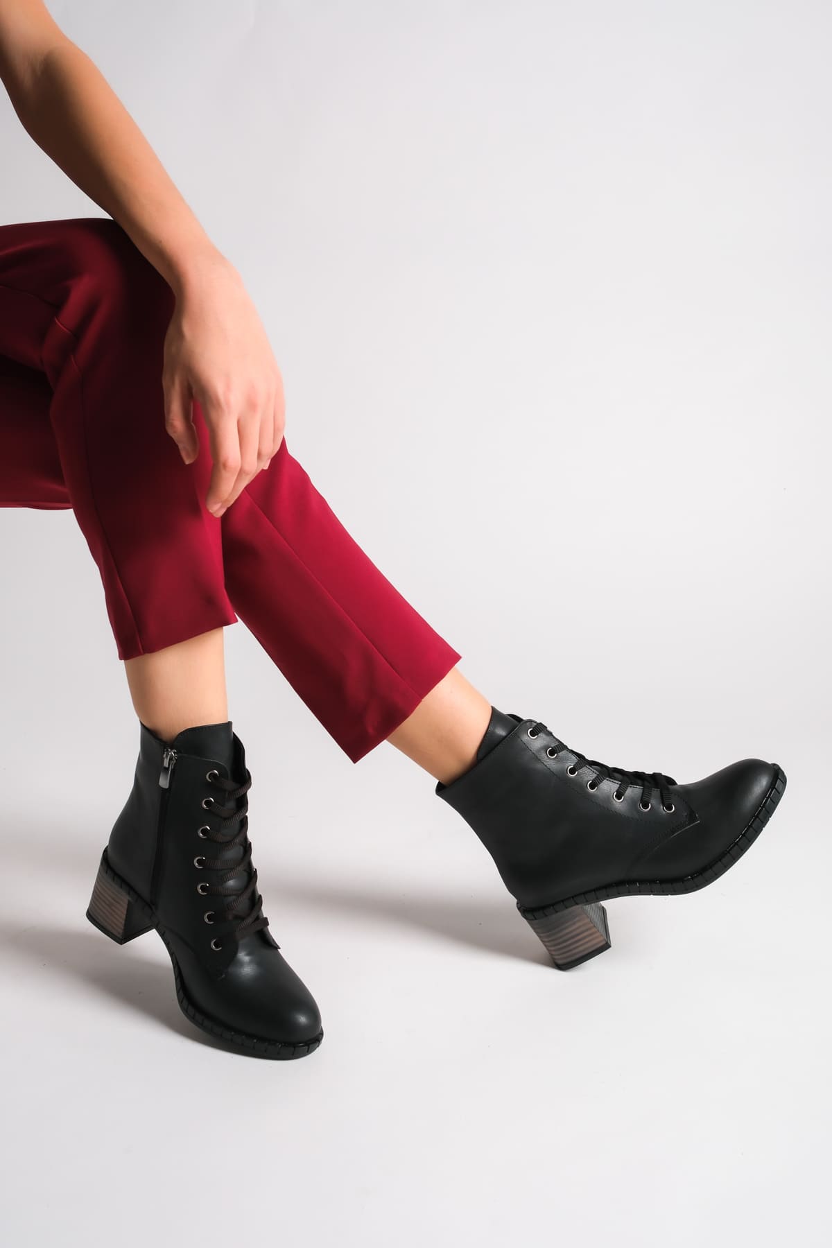 DIANAX Lace-Up Zippered Orthopedic Heeled Women's Boots - Black