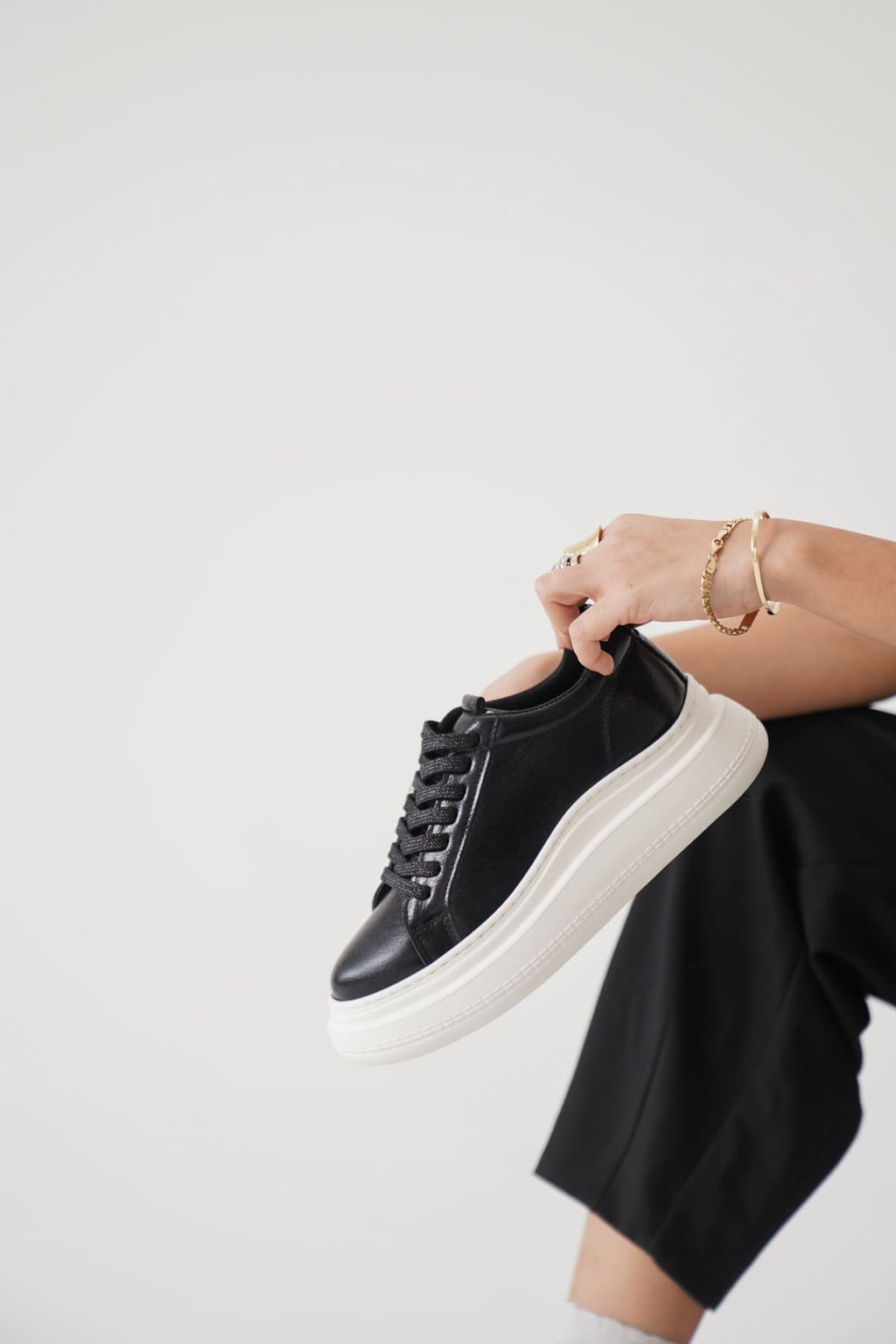 Nitra Premium Bağcıklı Kadın Siyah Beyaz Sneaker
