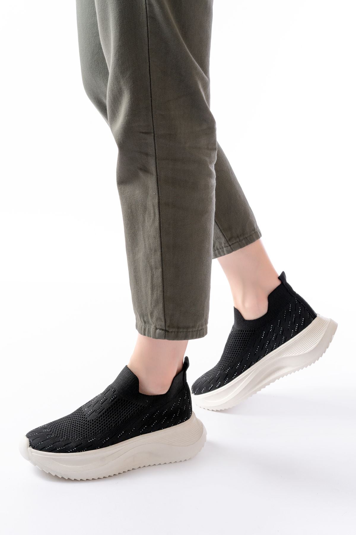 ZRİN-707 Siyah Beyaz Triko Faillant Taban Slip-On Taşlı Kadın Spor Ayakkabı