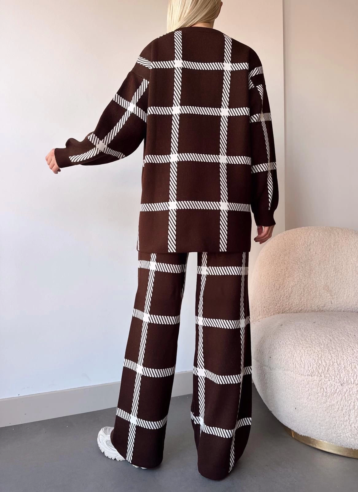Plaid Knitwear 2-Piece Set Brown White