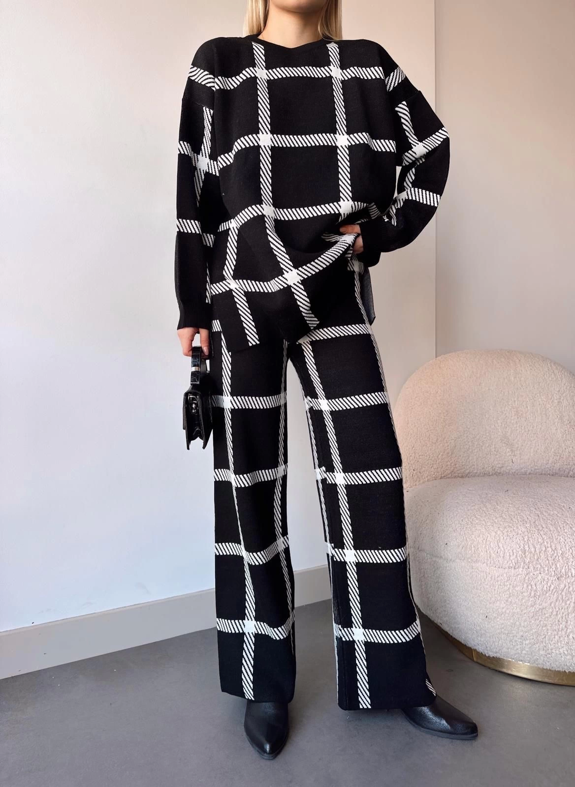 Plaid Knitwear 2-Piece Set Black and White