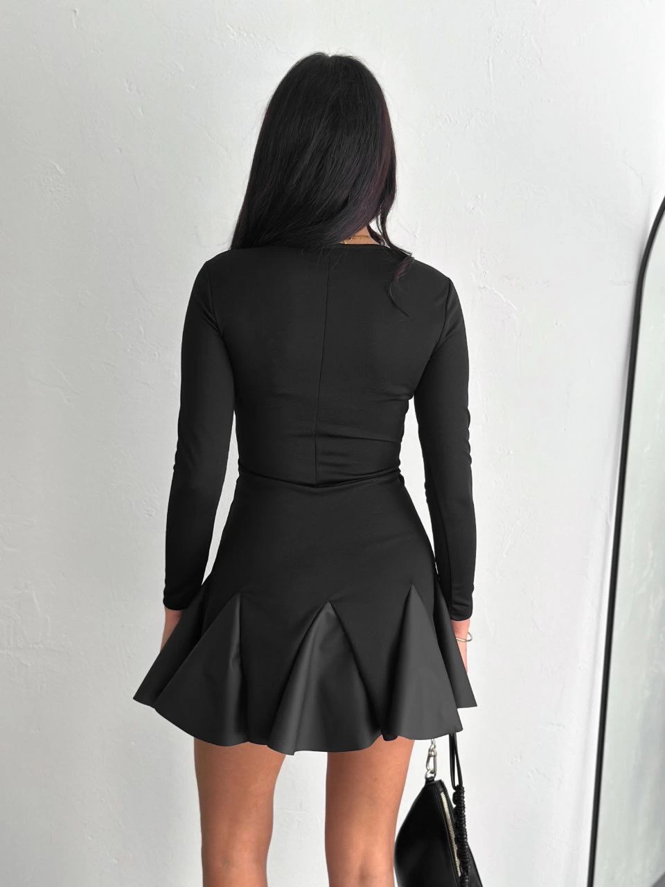 Eteği Kloş Crep Mini Elbise Siyah
