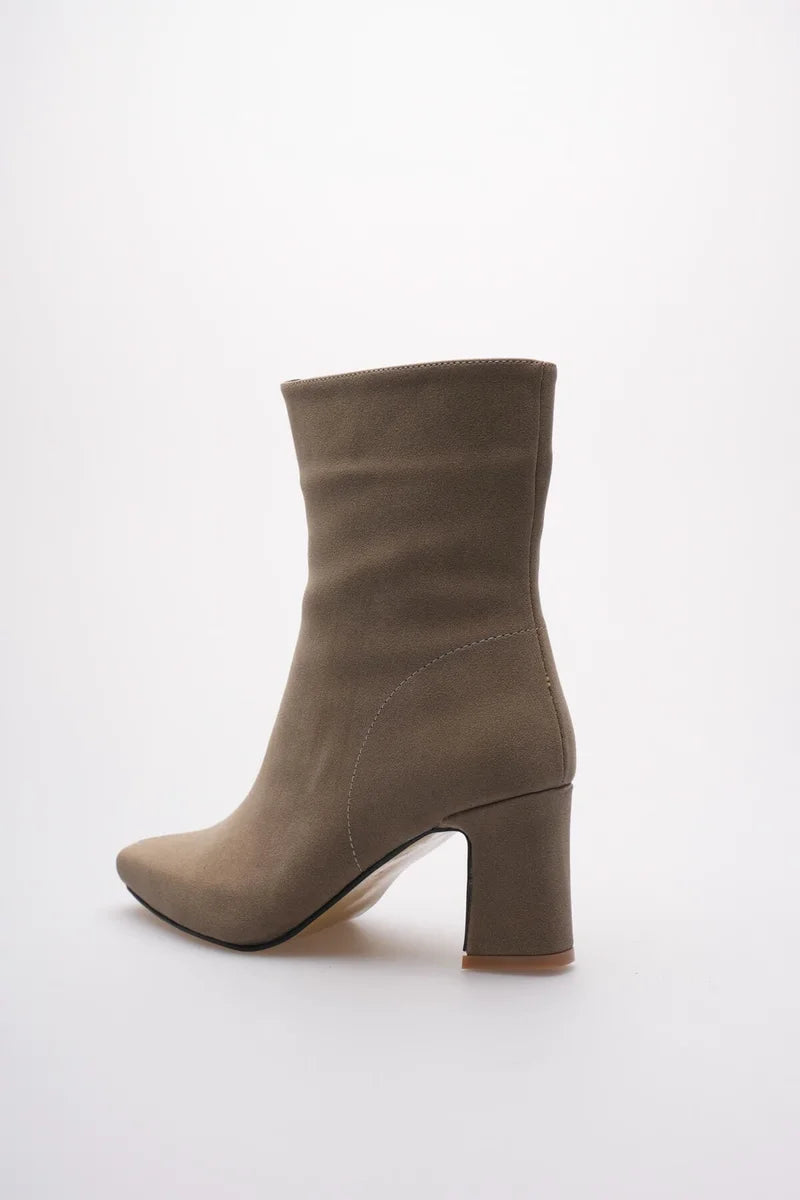 ZRCB3 Luxe Vizon Süet Kalın Topuklu Fermuarlı Kışlık Bot (7cm)