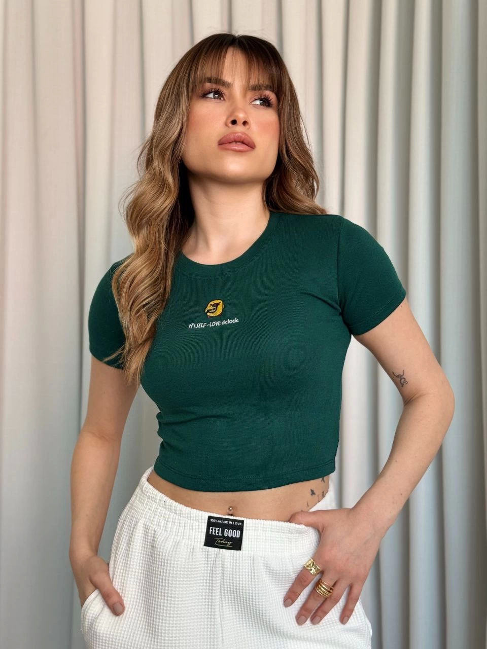 Zümrüt Yeşili Sıfır Yaka Kısa Kollu Önü Yazılı Minimal Slim Fit Croptop/Bluz