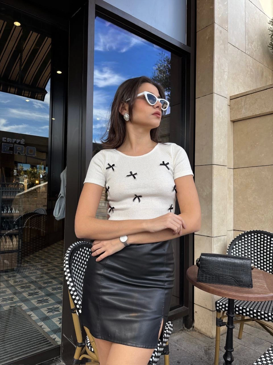 Fiyonk Detaylı Vücudu Saran Kaşkorse Bluz Beyaz