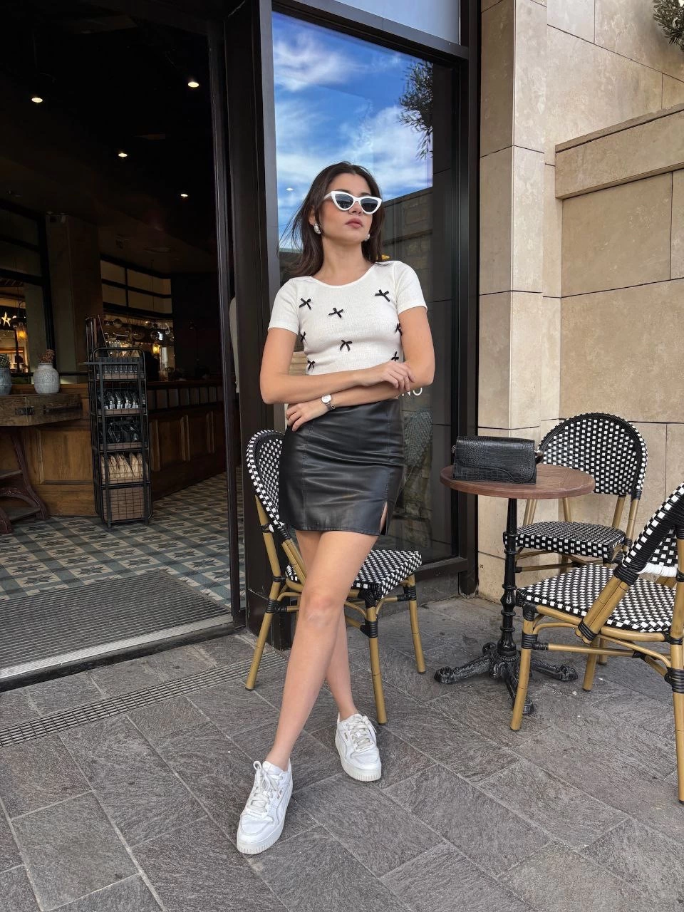 Fiyonk Detaylı Vücudu Saran Kaşkorse Bluz Beyaz