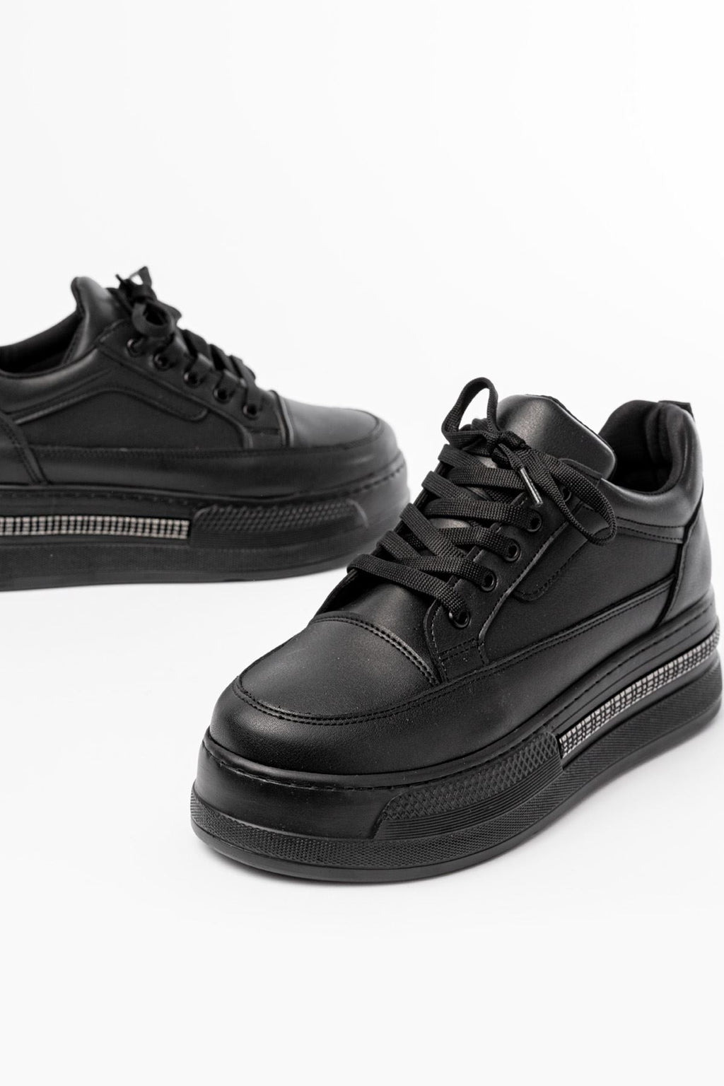 ZRİN-1999 Premium Siyah Bağcıklı Taban Taş Aksesuarlı Kadın Sneaker