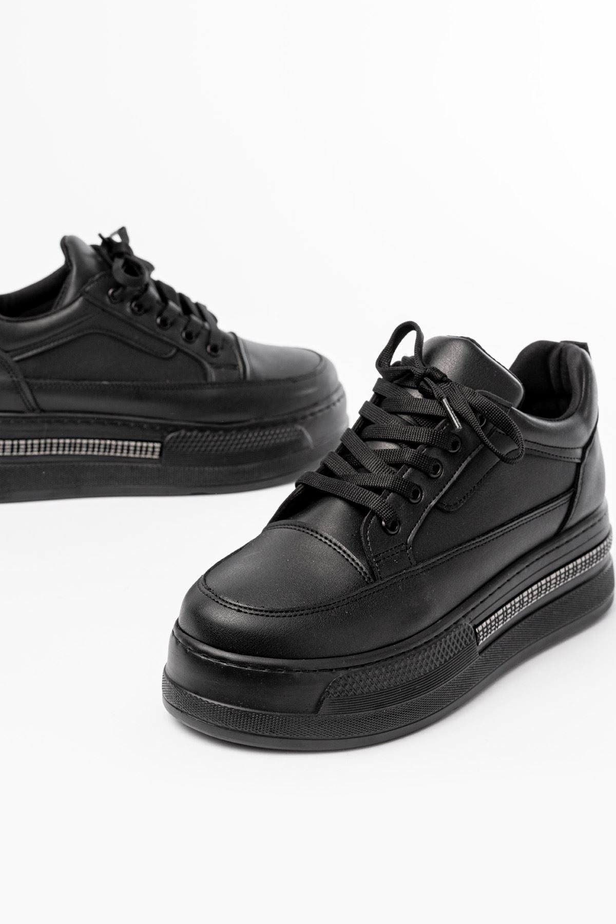 ZRİN-1999 Premium Siyah Bağcıklı Taban Taş Aksesuarlı Kadın Sneaker