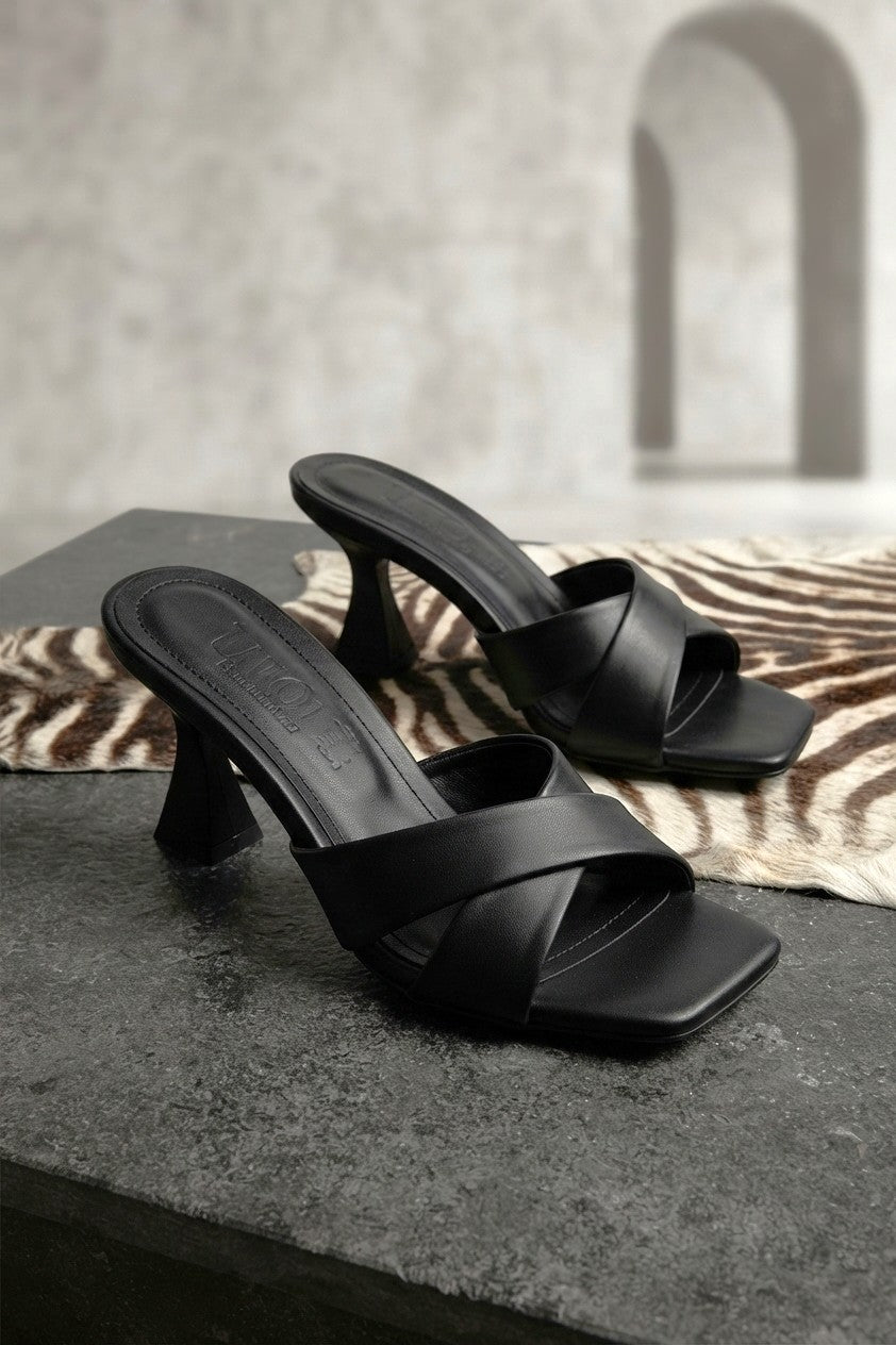 ZRİN-5016 Premium Exclusive Siyah Rugan Çift Bant Kare Topuklu Terlik 9 cm