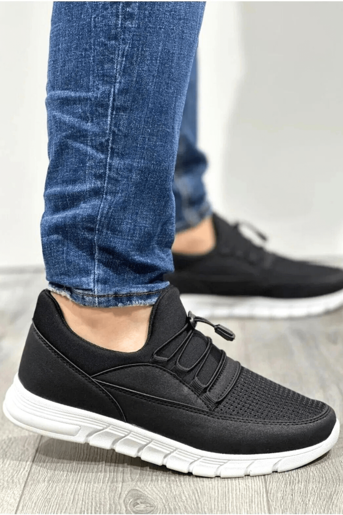 Class Casual Comfortable Laceless Men's Sports and Walking Shoes Black White