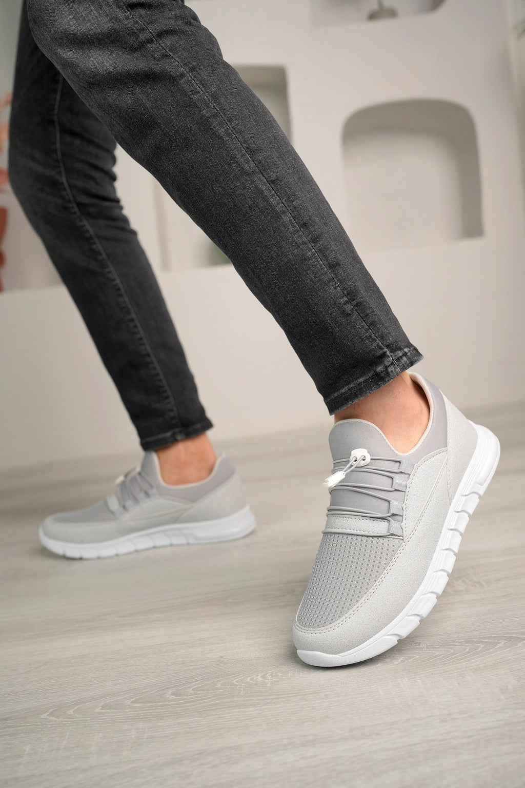 Class Casual Comfortable Laceless Men's Sports and Walking Shoes Ice