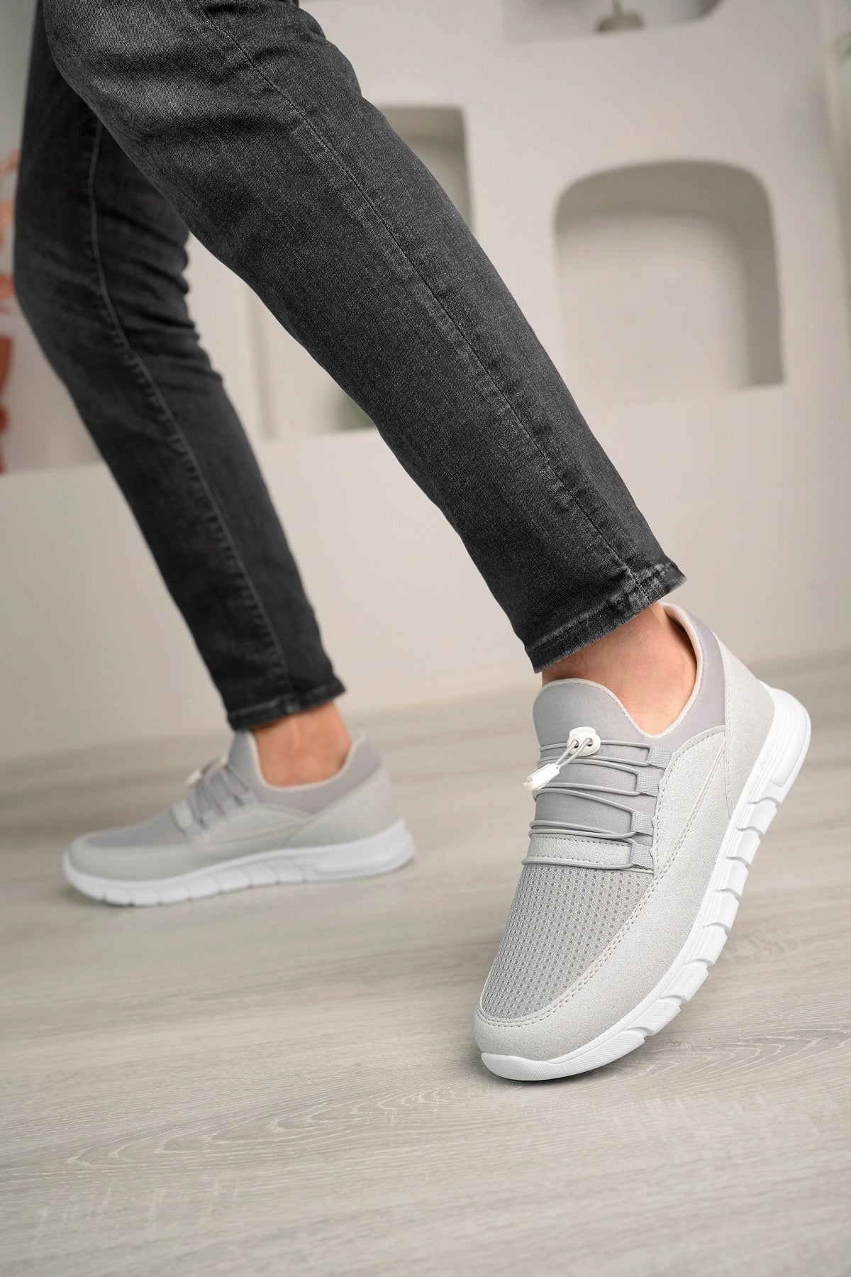 Class Casual Comfortable Laceless Men's Sports and Walking Shoes Ice