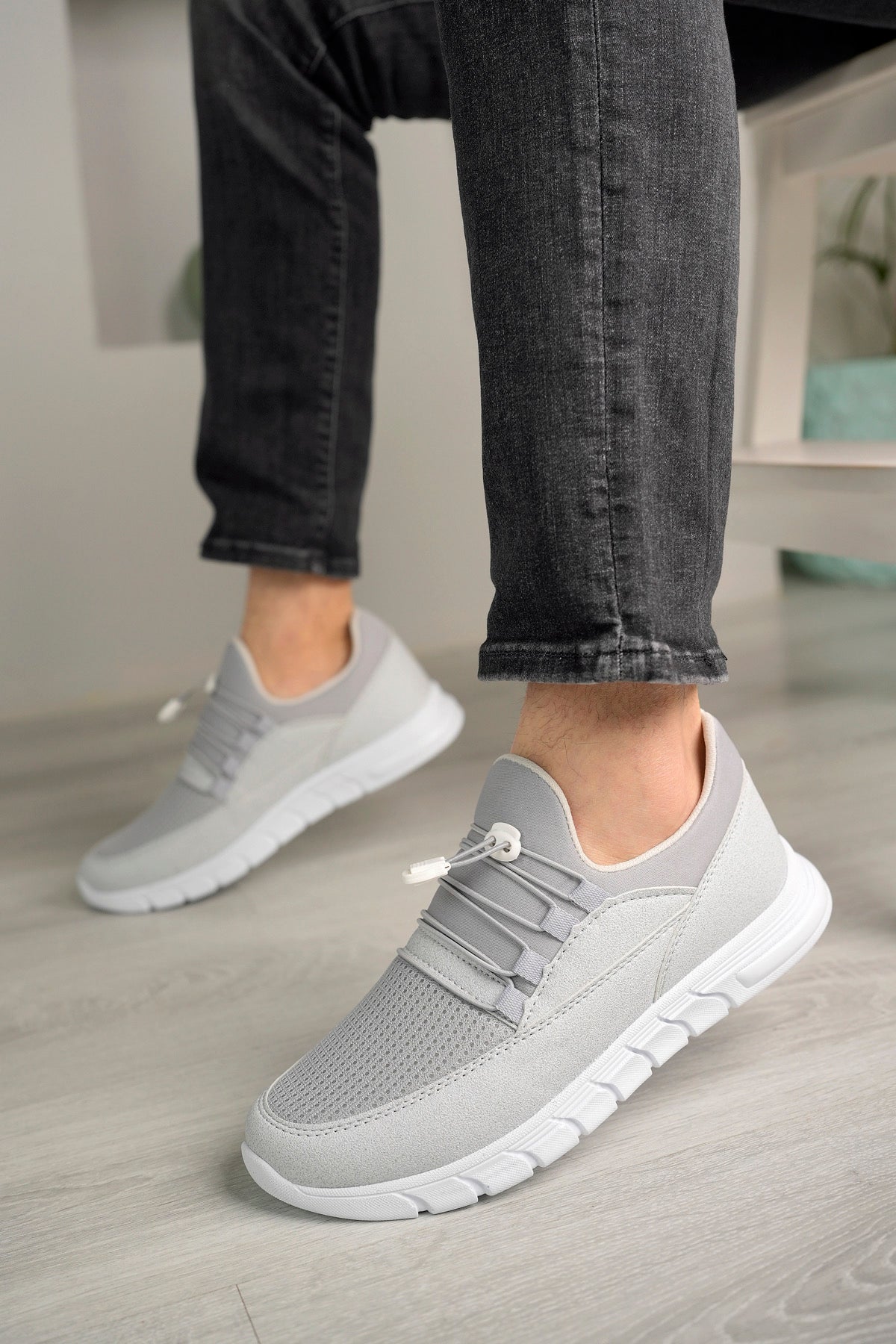 Class Casual Comfortable Laceless Men's Sports and Walking Shoes Ice
