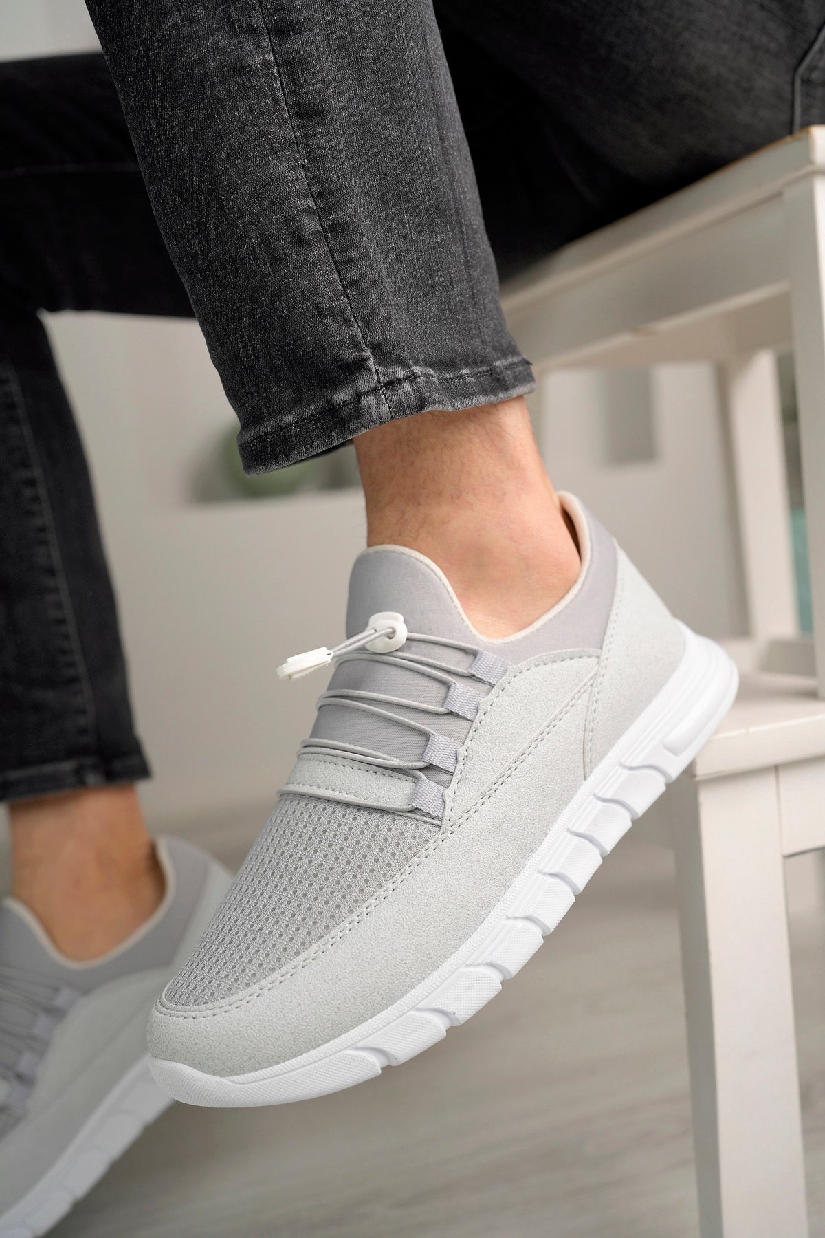 Class Casual Comfortable Laceless Men's Sports and Walking Shoes Ice