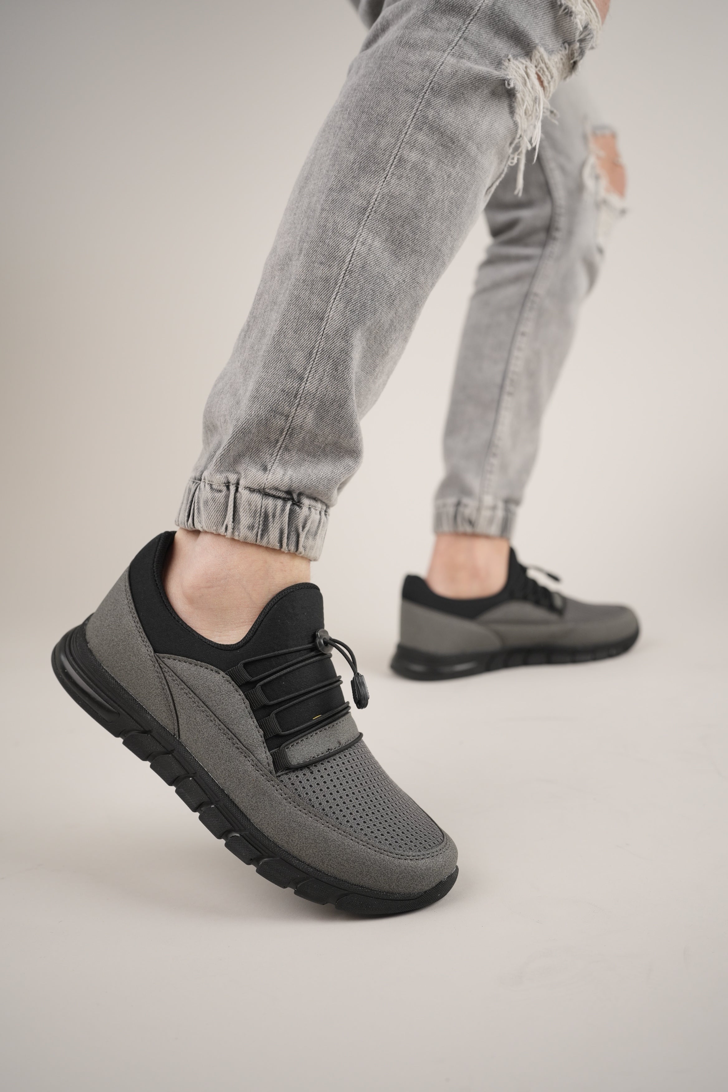 Class Casual Comfortable Laceless Men's Sports and Walking Shoes Smoke