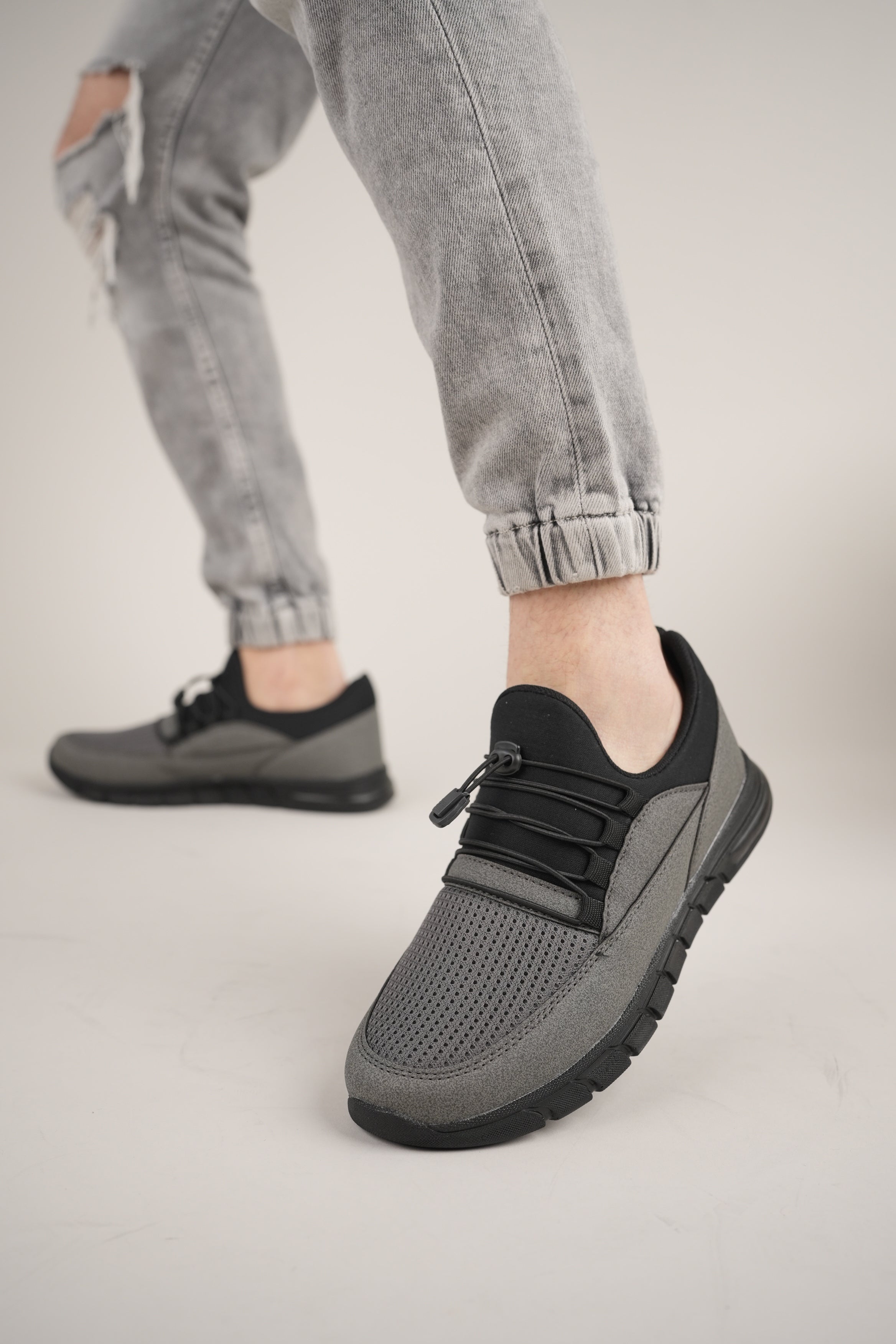 Class Casual Comfortable Laceless Men's Sports and Walking Shoes Smoke