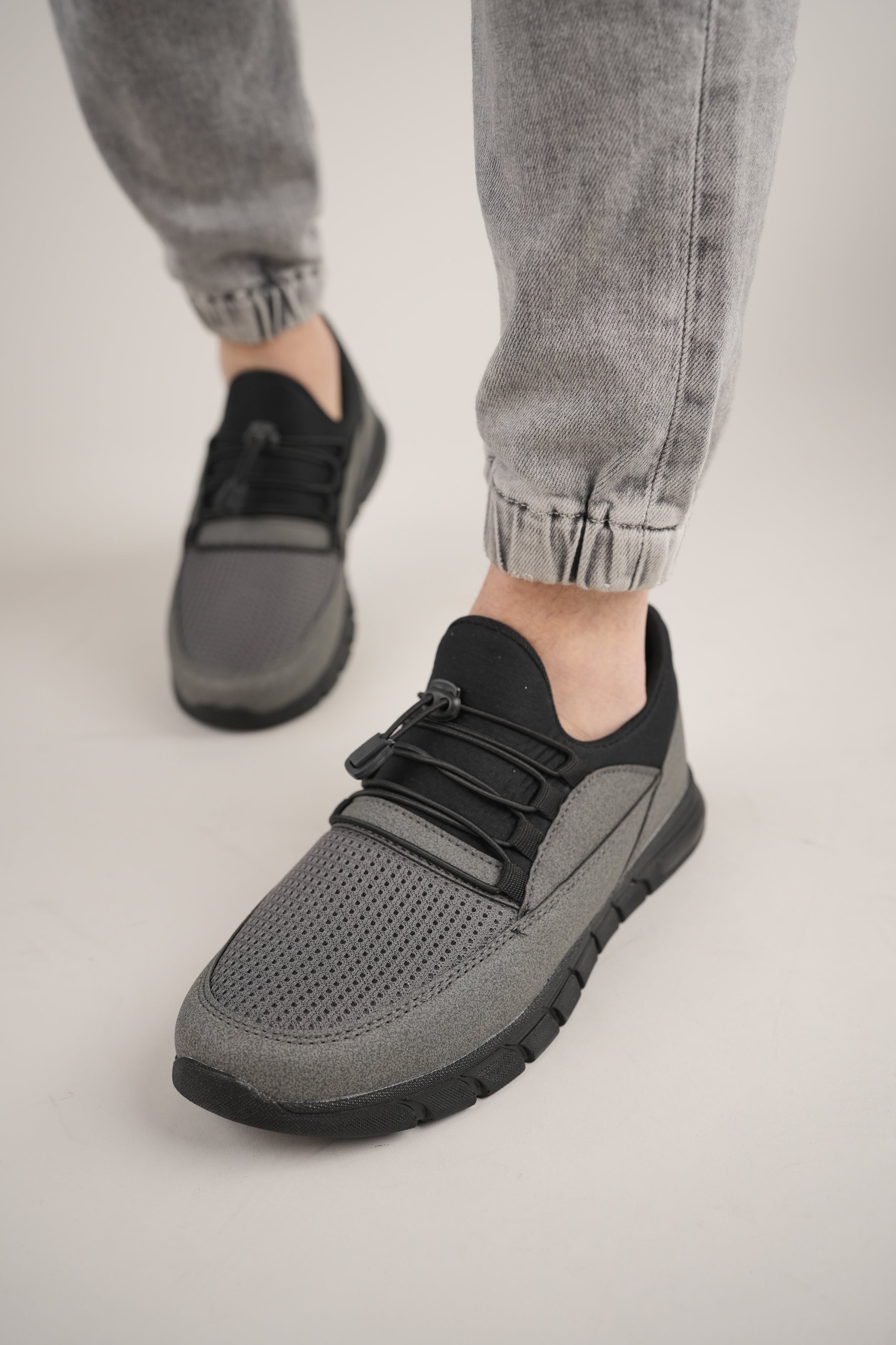 Class Casual Comfortable Laceless Men's Sports and Walking Shoes Smoke