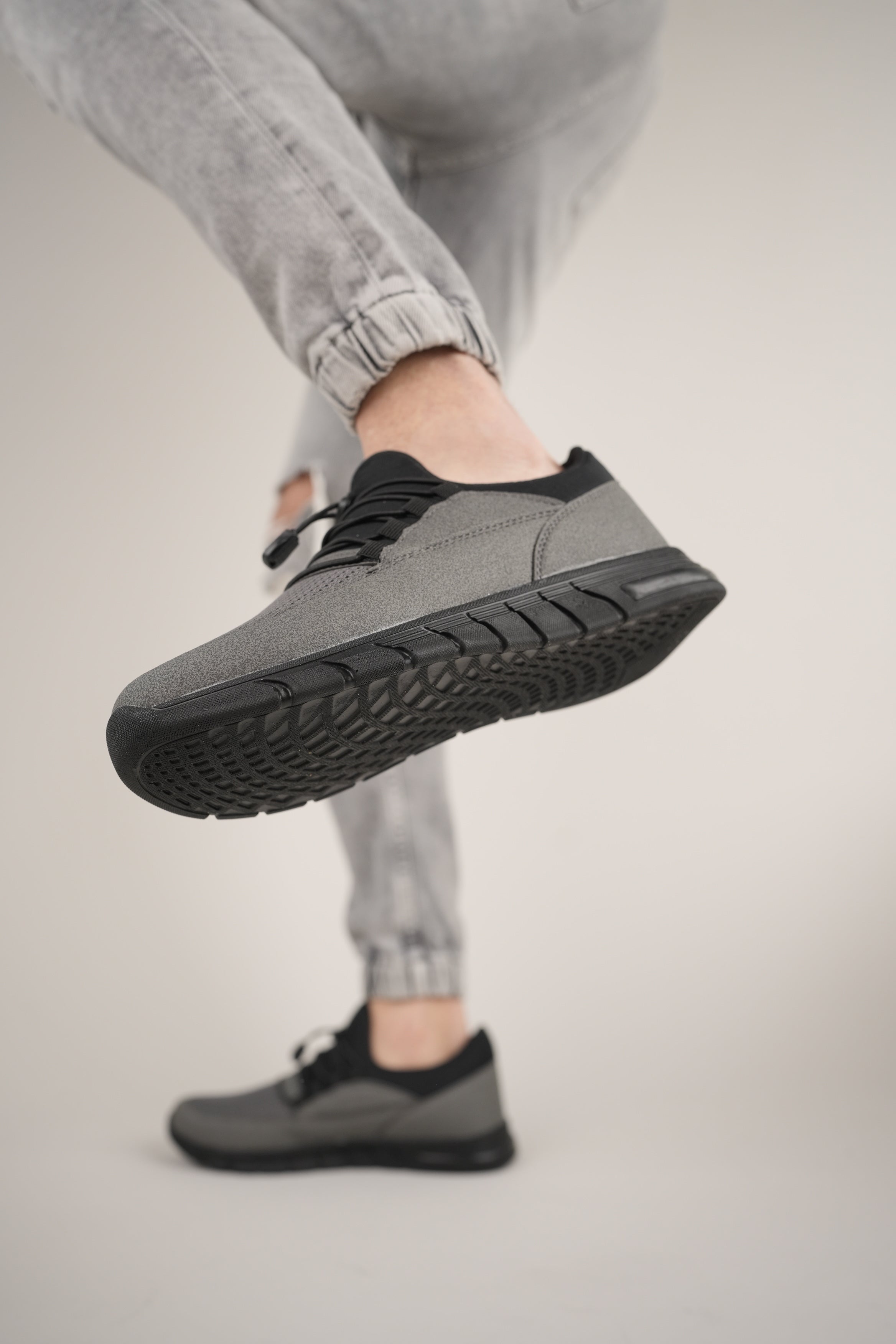 Class Casual Comfortable Laceless Men's Sports and Walking Shoes Smoke