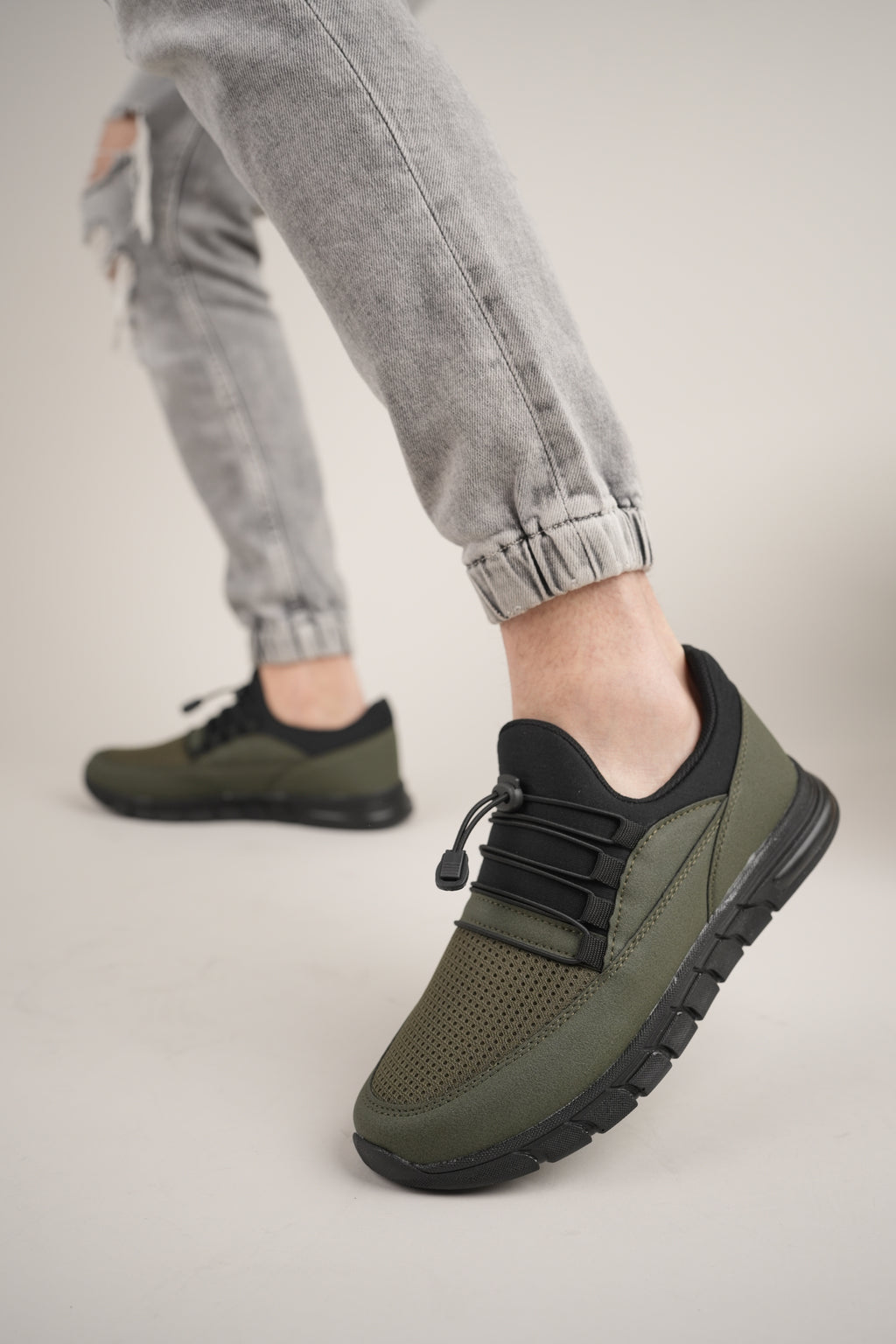Class Casual Comfortable Laceless Men's Sports and Walking Shoes Khaki