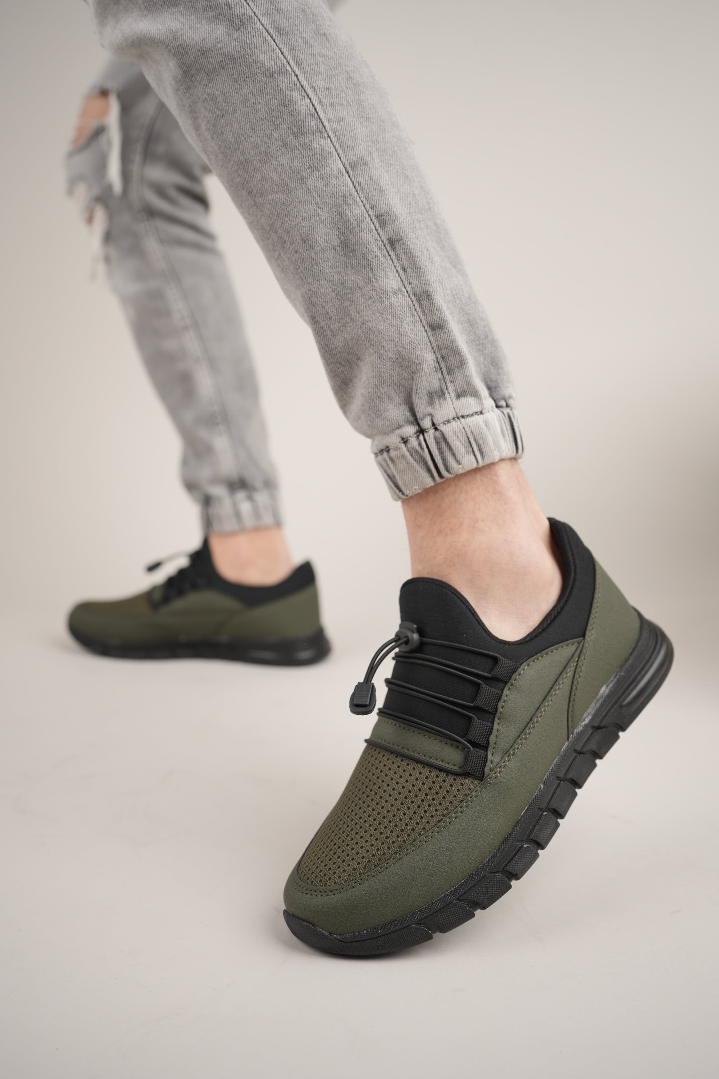 Class Casual Comfortable Laceless Men's Sports and Walking Shoes Khaki