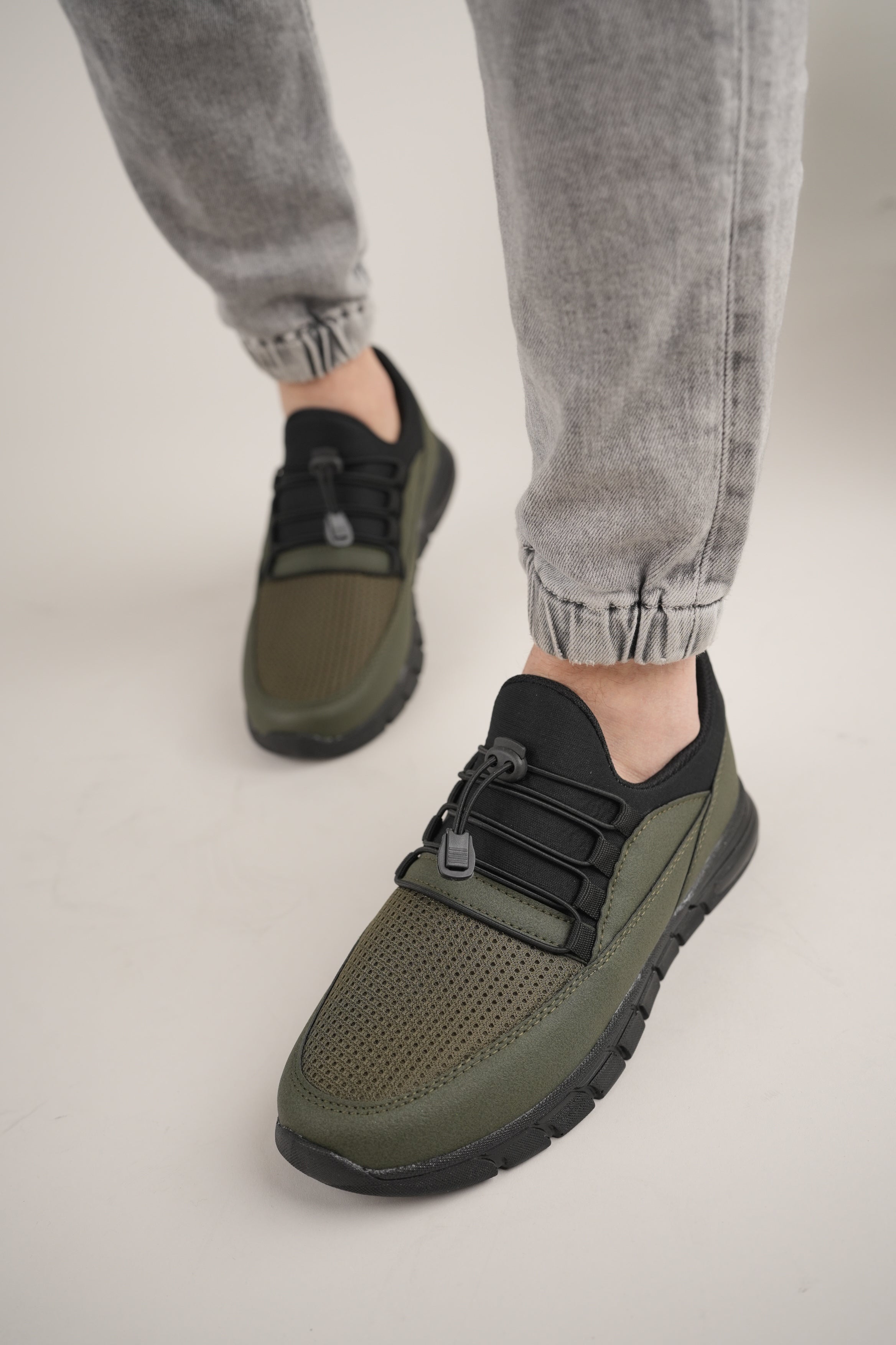 Class Casual Comfortable Laceless Men's Sports and Walking Shoes Khaki