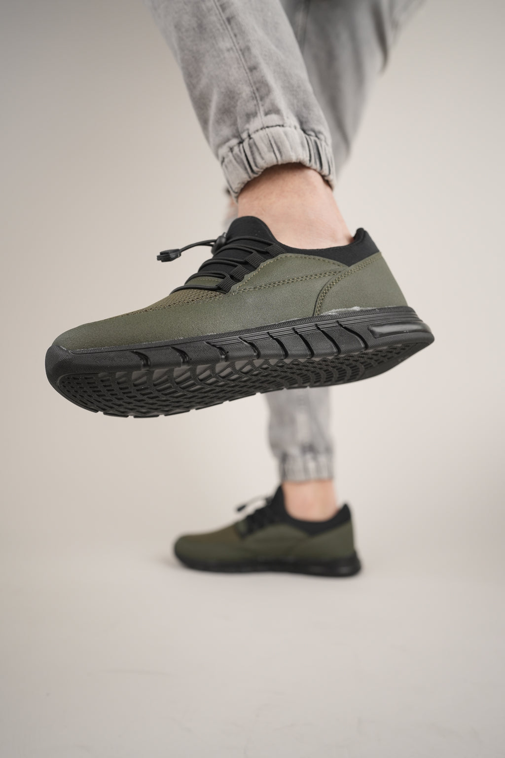 Class Casual Comfortable Laceless Men's Sports and Walking Shoes Khaki