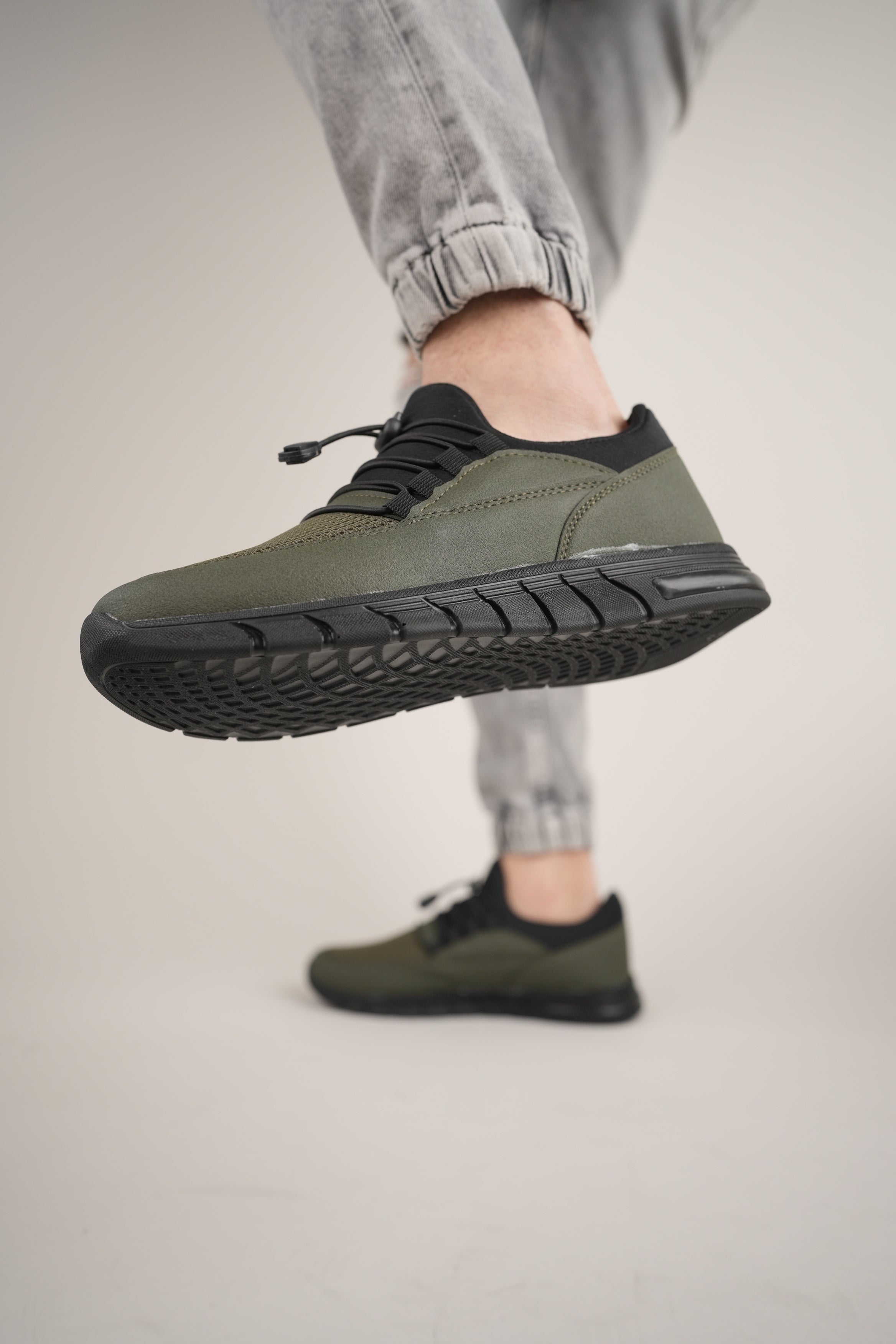 Class Casual Comfortable Laceless Men's Sports and Walking Shoes Khaki