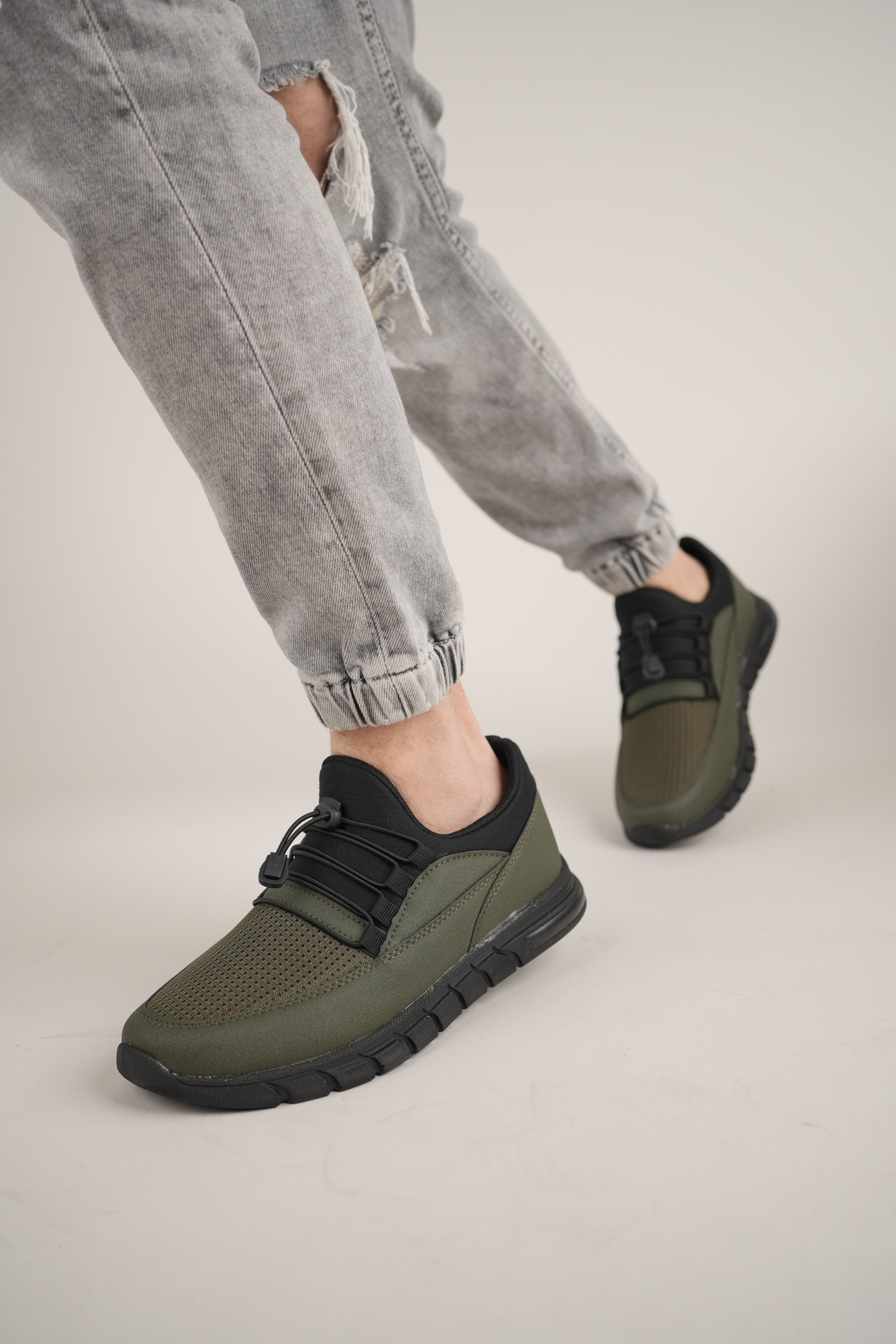 Class Casual Comfortable Laceless Men's Sports and Walking Shoes Khaki
