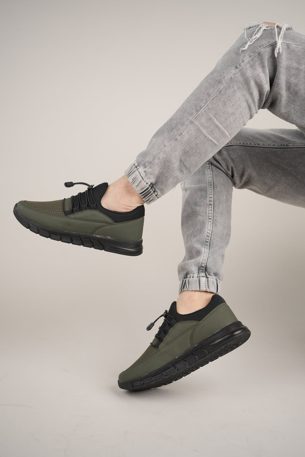 Class Casual Comfortable Laceless Men's Sports and Walking Shoes Khaki