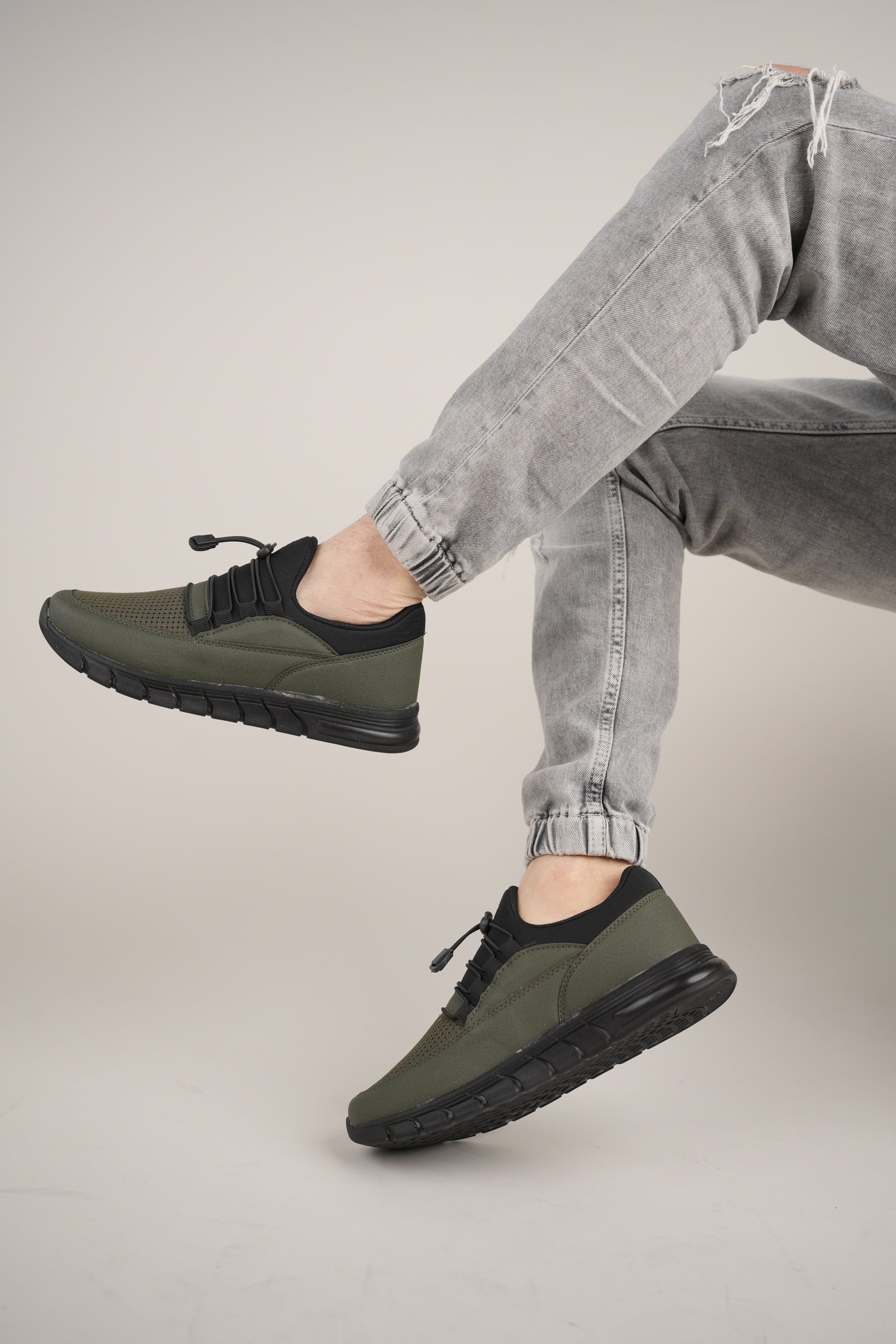 Class Casual Comfortable Laceless Men's Sports and Walking Shoes Khaki
