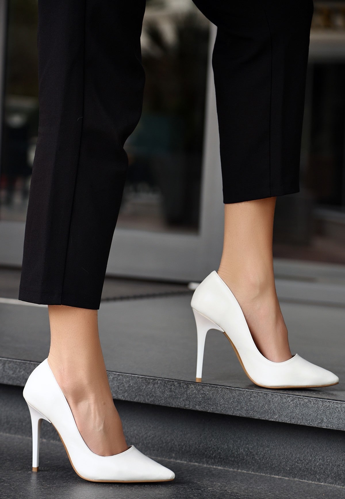 Hillar Sivri Burun Beyaz Stiletto Ayakkabı