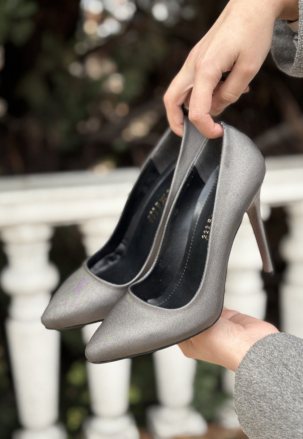 Hillar Sivri Burun Platin Saten Stiletto Ayakkabı