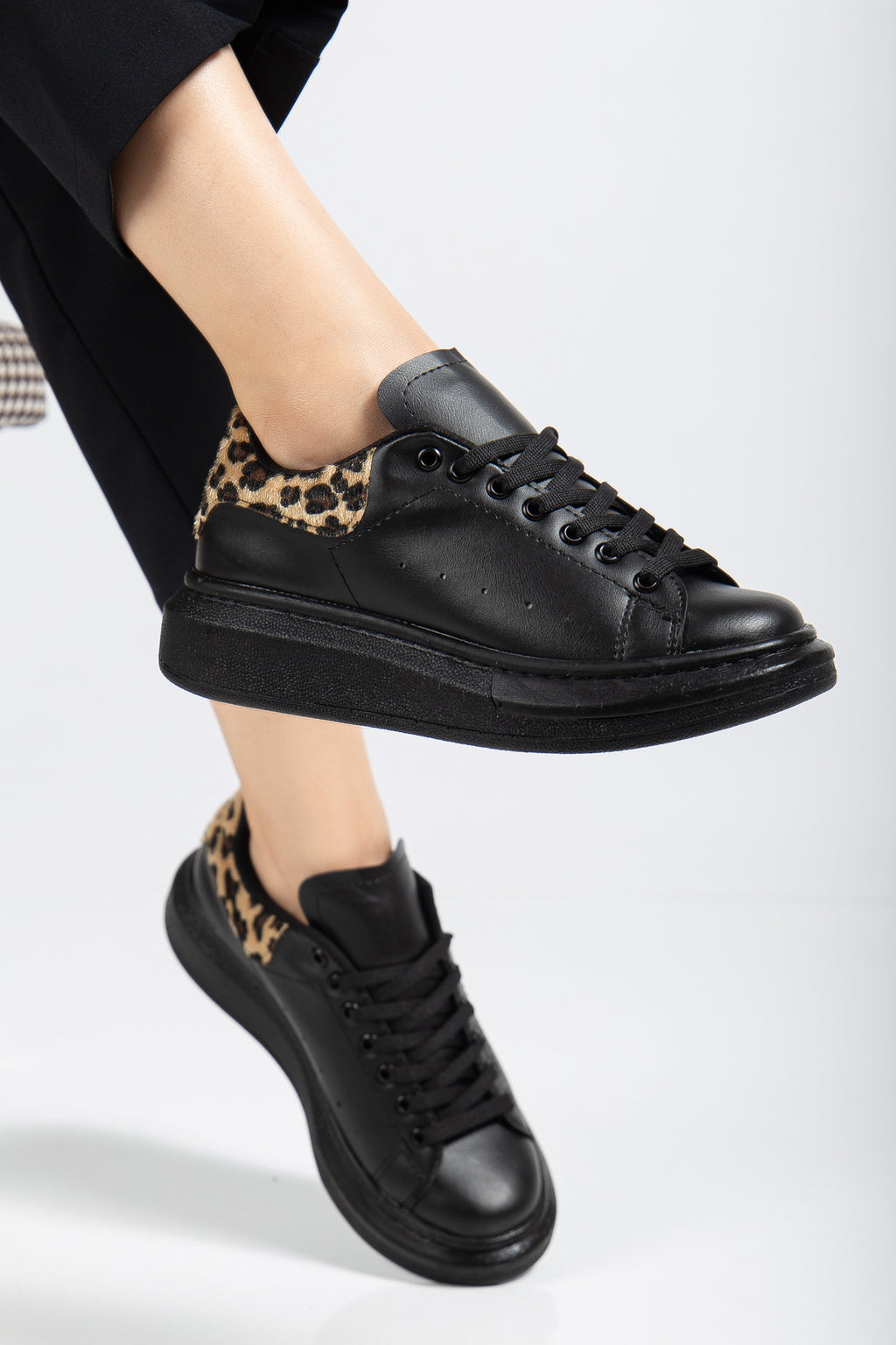 SPECTRA-01 Günlük Bağcıklı Ortopedik Kadın Sneaker Siyah Leopar