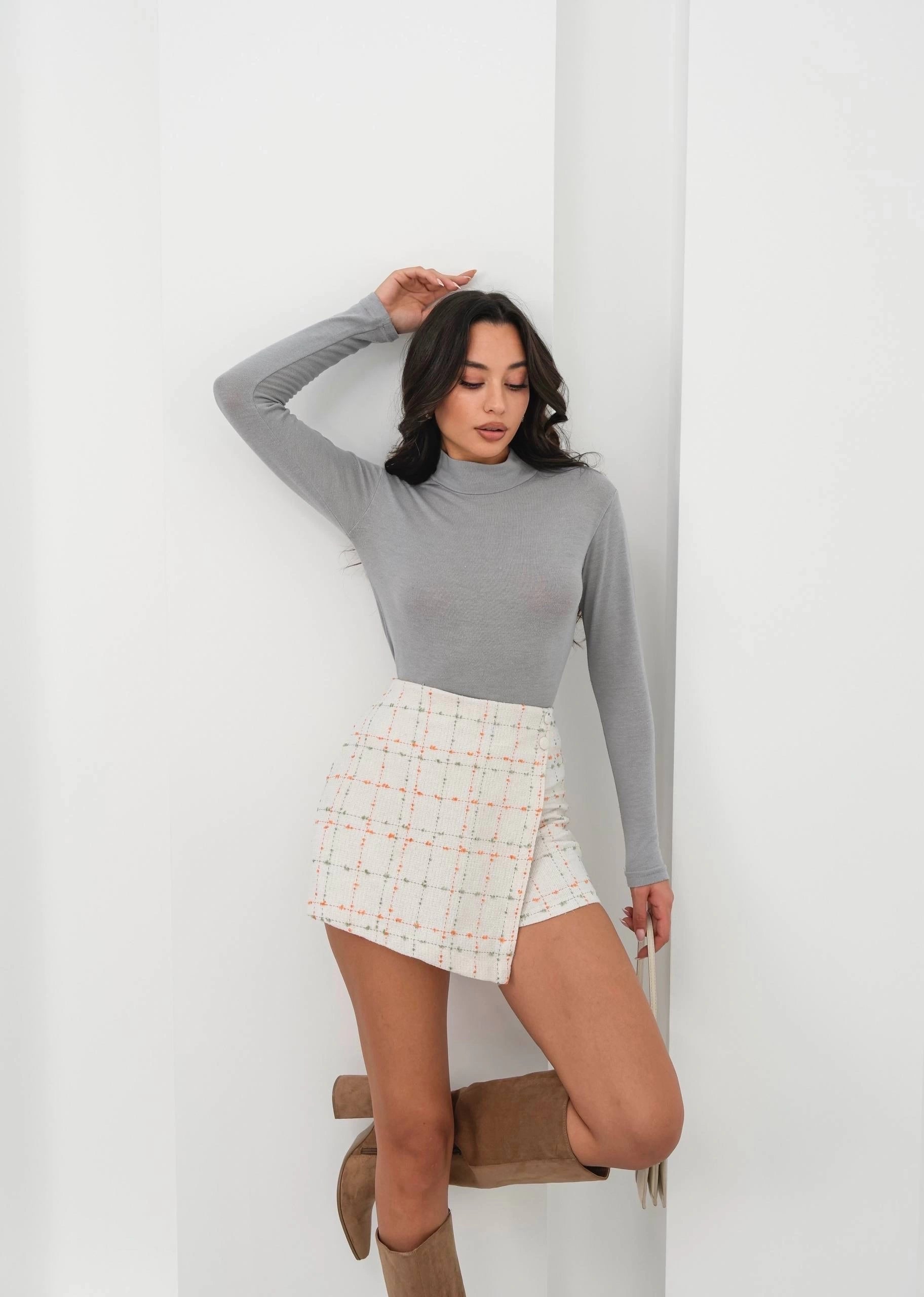 İki Düğmeli Kaz Ayağı Desen Ch Kumaş Şort Etek Beyaz Turuncu