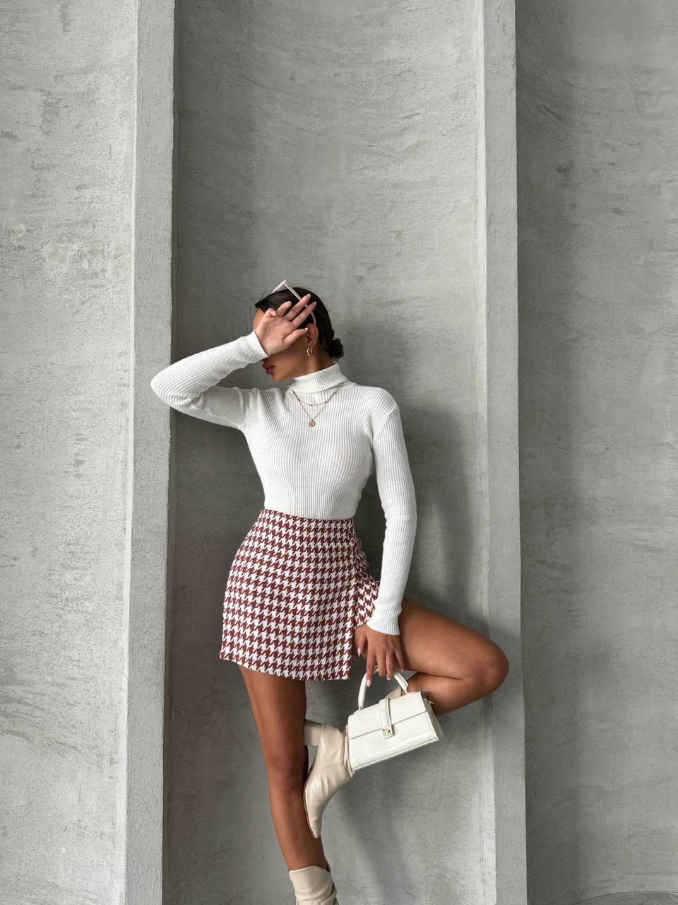 İki Düğmeli Kaz Ayağı Desen Ch Kumaş Şort Etek Bordo Beyaz