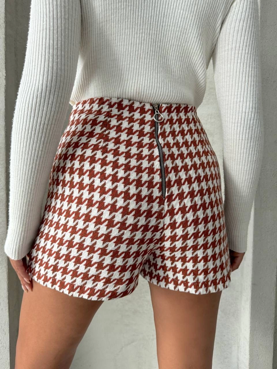İki Düğmeli Kaz Ayağı Desen Ch Kumaş Şort Etek Bordo Beyaz