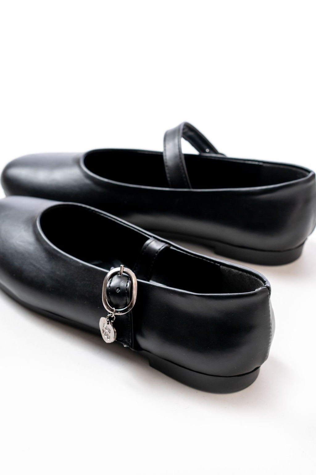 ZRİN-324 Siyah Baretli Tokalı Günlük Kadın Babet