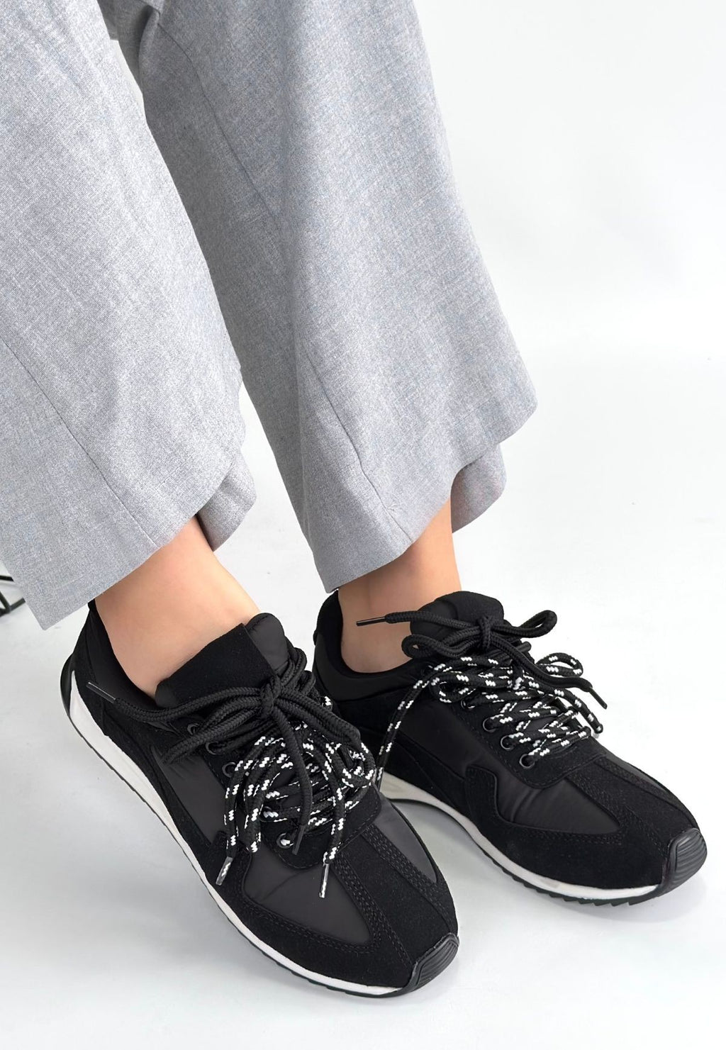 Jeat Lux Siyah Nubuk Bağcıklı Kadın Sneaker