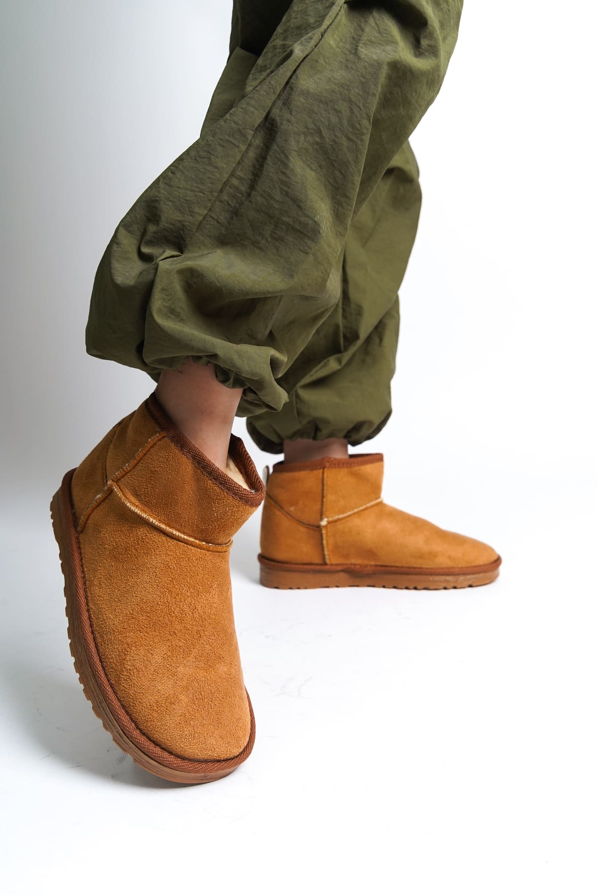 SEOUL Laceless Fur Lined Ug Model Short Suede Women's Boots - Tan